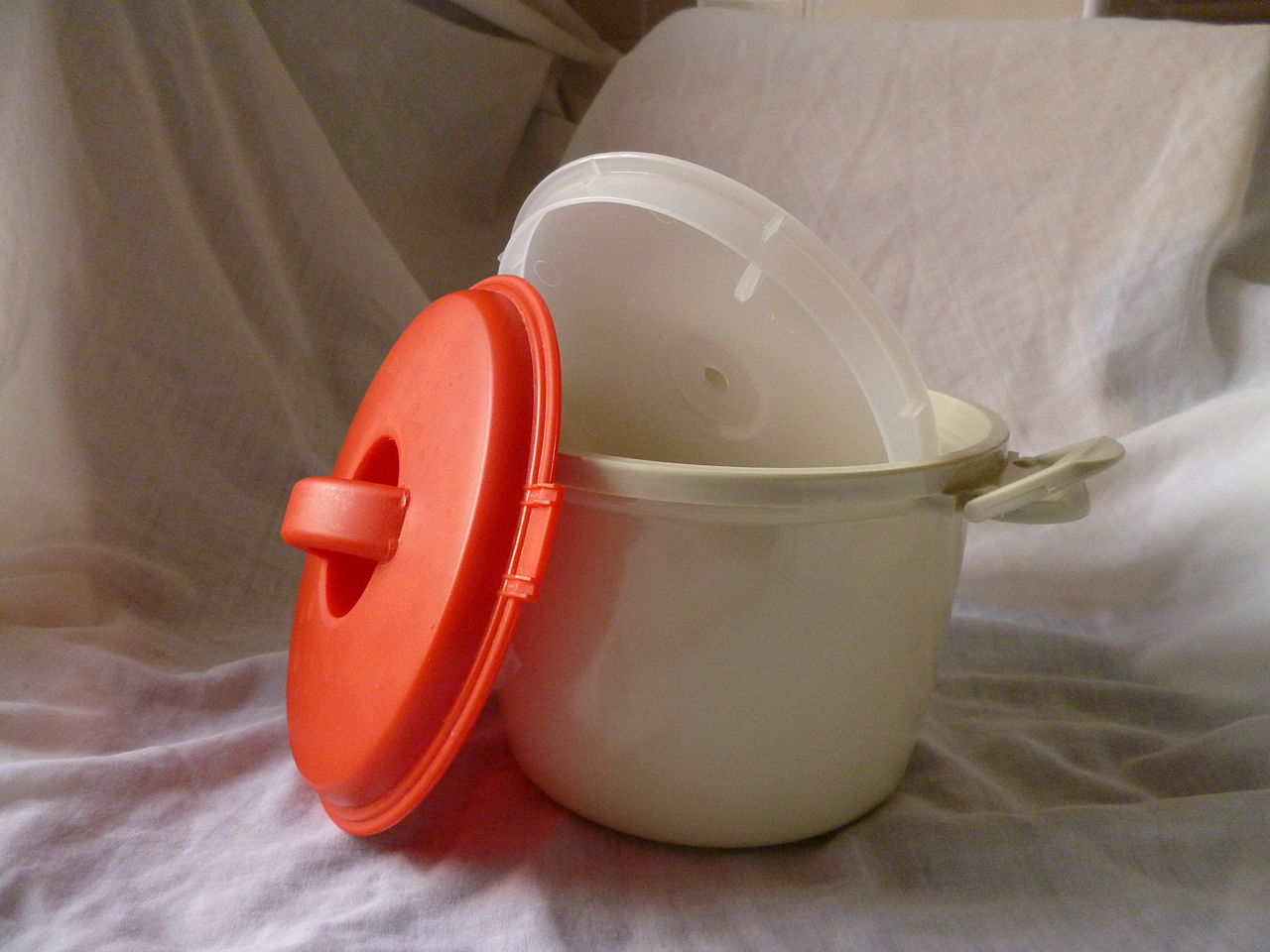 Microwave Rice Cooker Vs. Rice Cooker Iupilon