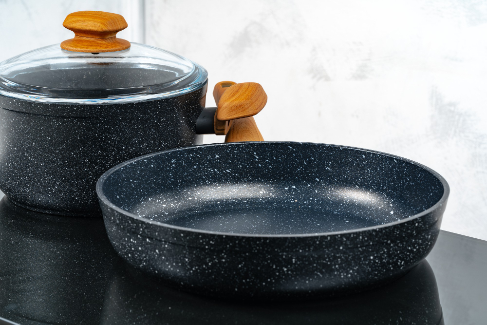 https://iupilon.com/wp-content/uploads/2023/11/black-cookware-pan-pot-electric-stove-close-up.jpg